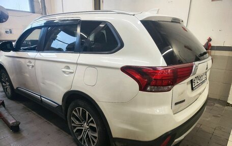 Mitsubishi Outlander III рестайлинг 3, 2017 год, 1 847 000 рублей, 4 фотография