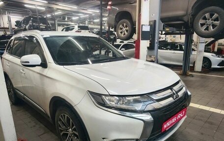 Mitsubishi Outlander III рестайлинг 3, 2017 год, 1 847 000 рублей, 5 фотография