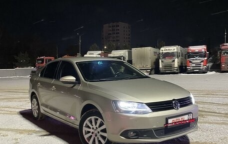 Volkswagen Jetta VI, 2013 год, 1 400 000 рублей, 12 фотография