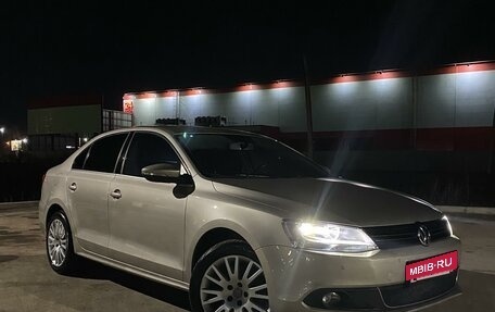 Volkswagen Jetta VI, 2013 год, 1 400 000 рублей, 16 фотография