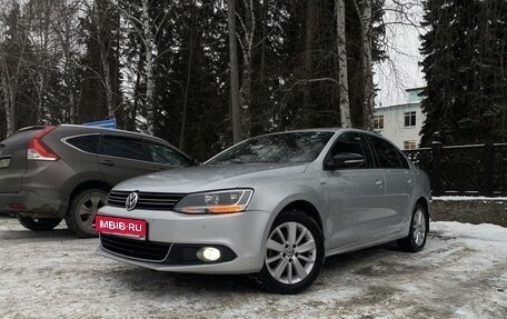 Volkswagen Jetta VI, 2013 год, 1 249 000 рублей, 2 фотография