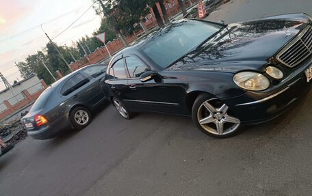 Mercedes-Benz E-Класс, 2004 год, 650 000 рублей, 1 фотография