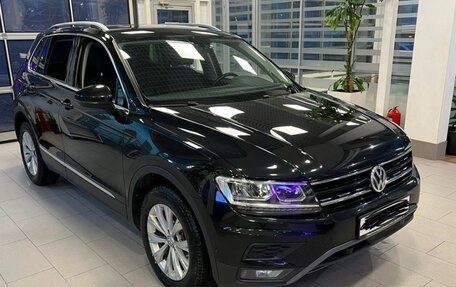 Volkswagen Tiguan II, 2018 год, 2 350 000 рублей, 3 фотография