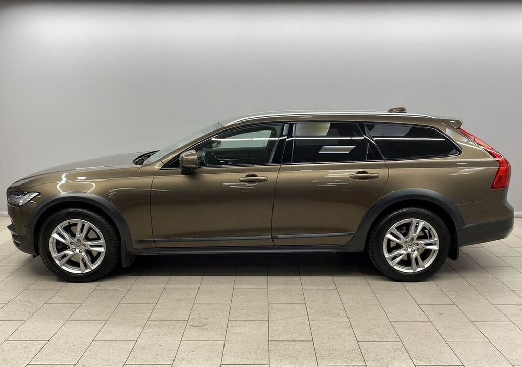 Volvo V90 Cross Country, 2017 год, 3 245 000 рублей, 3 фотография