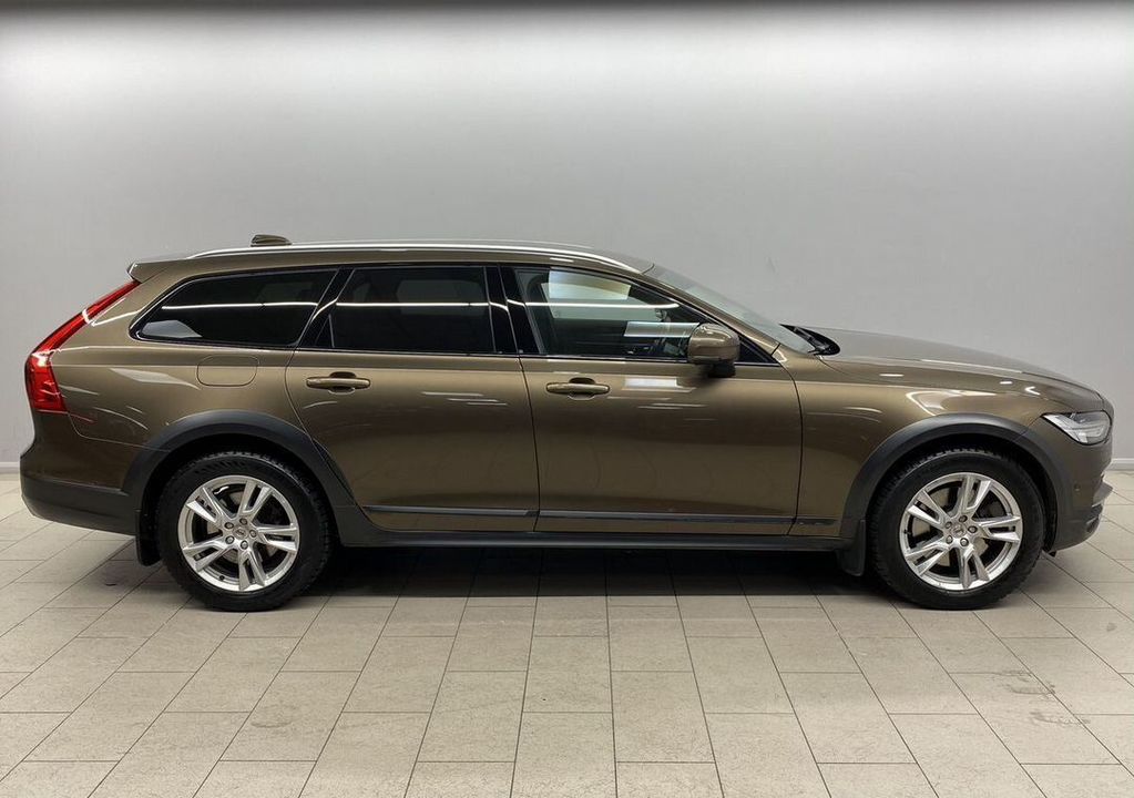 Volvo V90 Cross Country, 2017 год, 3 245 000 рублей, 4 фотография
