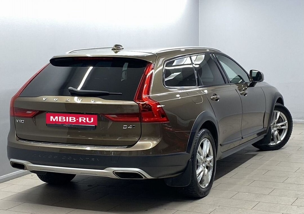 Volvo V90 Cross Country, 2017 год, 3 245 000 рублей, 2 фотография
