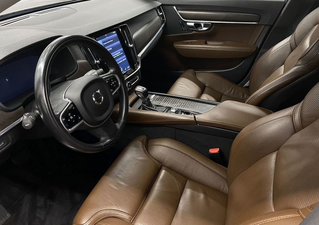 Volvo V90 Cross Country, 2017 год, 3 245 000 рублей, 17 фотография