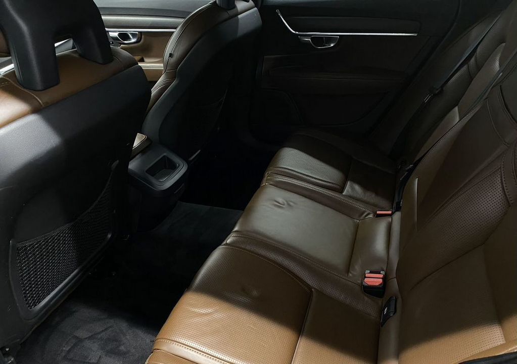 Volvo V90 Cross Country, 2017 год, 3 245 000 рублей, 18 фотография
