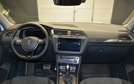 Volkswagen Tiguan II, 2018 год, 2 499 000 рублей, 15 фотография