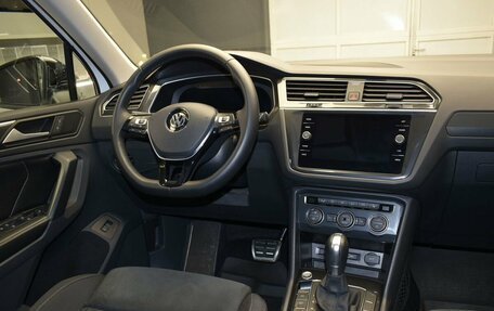 Volkswagen Tiguan II, 2018 год, 2 499 000 рублей, 16 фотография