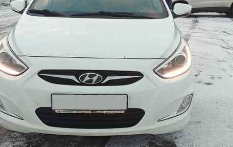 Hyundai Solaris II рестайлинг, 2013 год, 800 000 рублей, 4 фотография