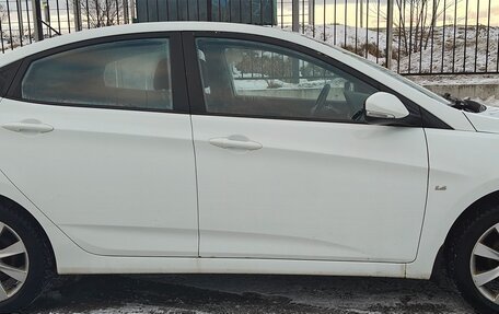 Hyundai Solaris II рестайлинг, 2013 год, 800 000 рублей, 5 фотография