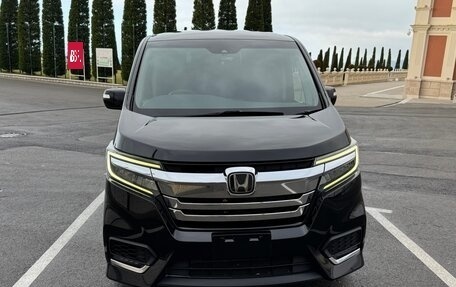 Honda Stepwgn IV, 2019 год, 3 200 000 рублей, 2 фотография