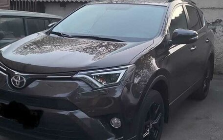 Toyota RAV4, 2019 год, 3 300 000 рублей, 9 фотография