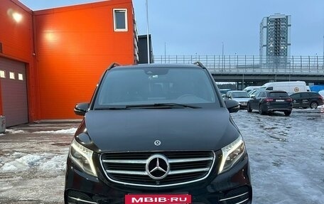 Mercedes-Benz V-Класс, 2018 год, 6 200 000 рублей, 2 фотография