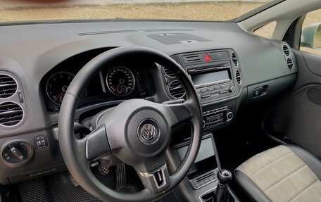 Volkswagen Golf Plus II, 2011 год, 850 000 рублей, 27 фотография