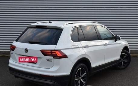 Volkswagen Tiguan II, 2018 год, 2 600 000 рублей, 3 фотография