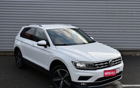 Volkswagen Tiguan II, 2018 год, 2 600 000 рублей, 2 фотография