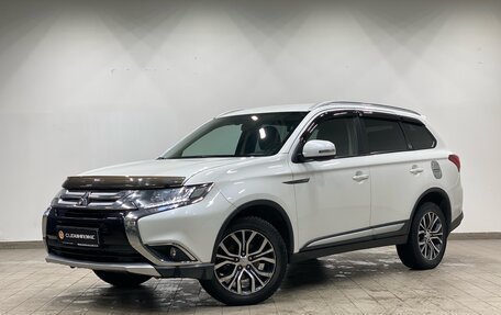 Mitsubishi Outlander III рестайлинг 3, 2015 год, 2 060 000 рублей, 2 фотография