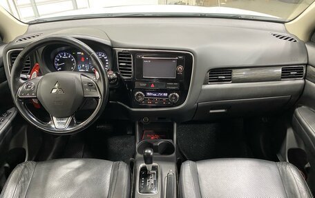 Mitsubishi Outlander III рестайлинг 3, 2015 год, 2 060 000 рублей, 7 фотография