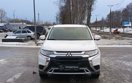 Mitsubishi Outlander III рестайлинг 3, 2019 год, 2 495 900 рублей, 2 фотография