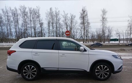 Mitsubishi Outlander III рестайлинг 3, 2019 год, 2 495 900 рублей, 5 фотография