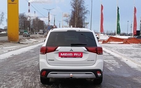 Mitsubishi Outlander III рестайлинг 3, 2019 год, 2 495 900 рублей, 7 фотография