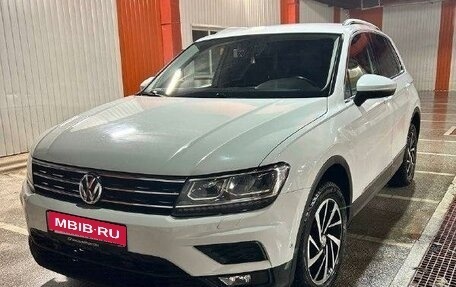 Volkswagen Tiguan II, 2018 год, 2 650 000 рублей, 1 фотография