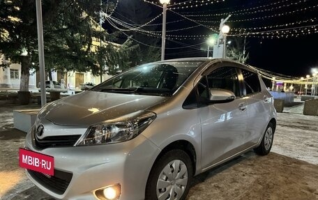 Toyota Vitz, 2013 год, 750 000 рублей, 5 фотография