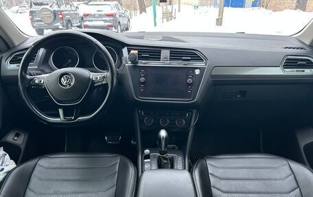 Volkswagen Tiguan II, 2018 год, 2 650 000 рублей, 2 фотография