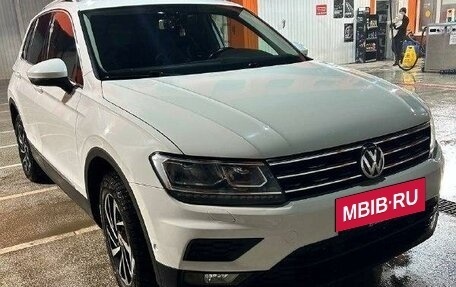 Volkswagen Tiguan II, 2018 год, 2 650 000 рублей, 3 фотография