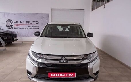 Mitsubishi Outlander III рестайлинг 3, 2017 год, 1 900 000 рублей, 2 фотография