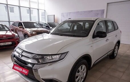 Mitsubishi Outlander III рестайлинг 3, 2017 год, 1 900 000 рублей, 3 фотография