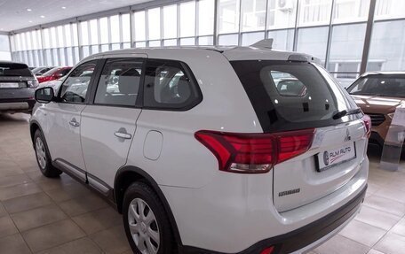 Mitsubishi Outlander III рестайлинг 3, 2017 год, 1 900 000 рублей, 6 фотография