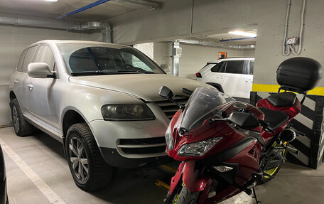 Volkswagen Touareg III, 2005 год, 1 150 000 рублей, 5 фотография