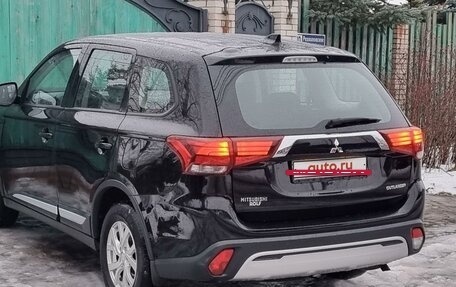 Mitsubishi Outlander III рестайлинг 3, 2019 год, 2 099 999 рублей, 9 фотография