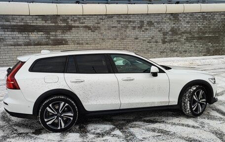 Volvo V60 Cross Country II, 2020 год, 4 900 000 рублей, 4 фотография