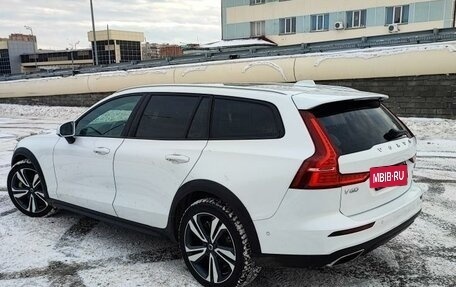 Volvo V60 Cross Country II, 2020 год, 4 900 000 рублей, 9 фотография