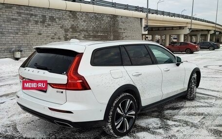 Volvo V60 Cross Country II, 2020 год, 4 900 000 рублей, 5 фотография