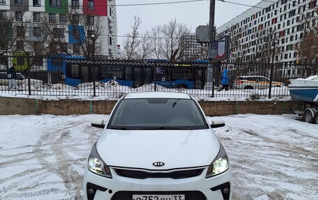 KIA Rio IV, 2017 год, 900 000 рублей, 1 фотография