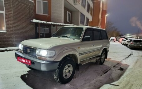 Toyota Land Cruiser 80 рестайлинг, 1996 год, 2 600 000 рублей, 2 фотография