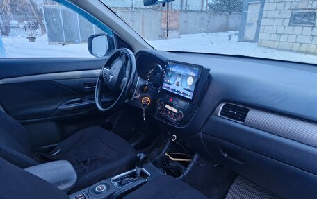 Mitsubishi Outlander III рестайлинг 3, 2014 год, 1 620 000 рублей, 5 фотография