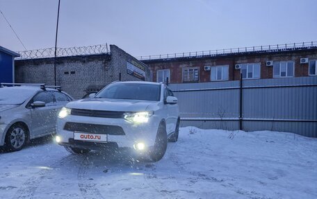 Mitsubishi Outlander III рестайлинг 3, 2014 год, 1 620 000 рублей, 7 фотография