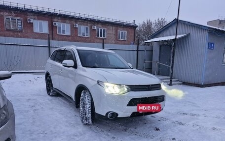 Mitsubishi Outlander III рестайлинг 3, 2014 год, 1 620 000 рублей, 9 фотография