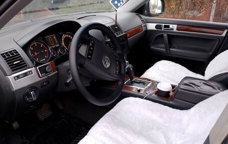 Volkswagen Touareg III, 2005 год, 1 350 000 рублей, 10 фотография