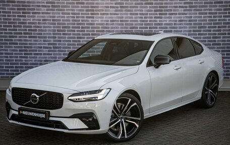 Volvo S90 II рестайлинг, 2024 год, 6 800 000 рублей, 3 фотография