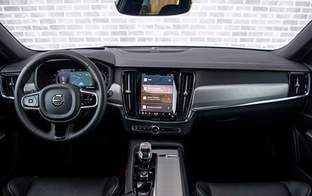 Volvo S90 II рестайлинг, 2024 год, 6 800 000 рублей, 11 фотография