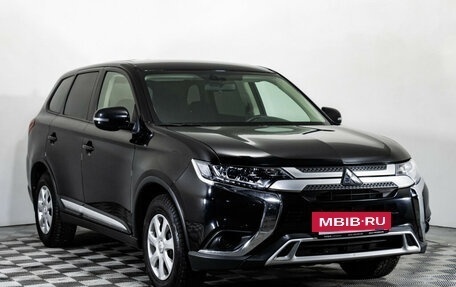 Mitsubishi Outlander III рестайлинг 3, 2018 год, 2 089 000 рублей, 3 фотография