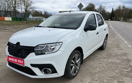 Renault Logan II, 2017 год, 450 000 рублей, 2 фотография