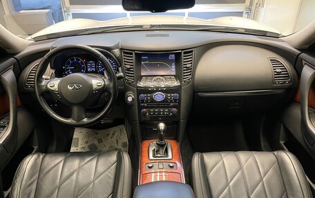 Infiniti QX70, 2014 год, 2 600 000 рублей, 21 фотография